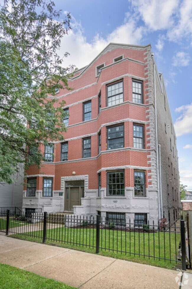 Building Photo - Very Spacious 5 BR/3 BA Duplex in Lincoln ...