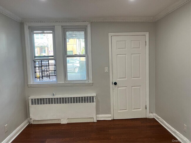 Building Photo - 1650 E 48th St