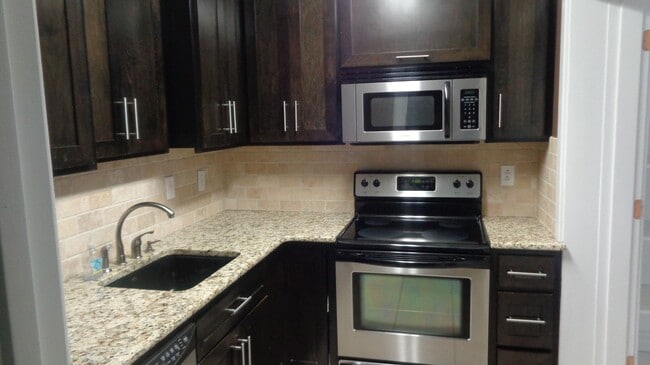 Building Photo - Spacious~Charming~Dilworth! 3800 SF 4 Beds 3.5 Baths