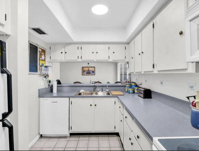 Building Photo - 616 Windrush Bay Dr