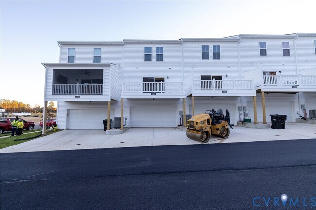 Building Photo - 15338 Oasis Sun Wy