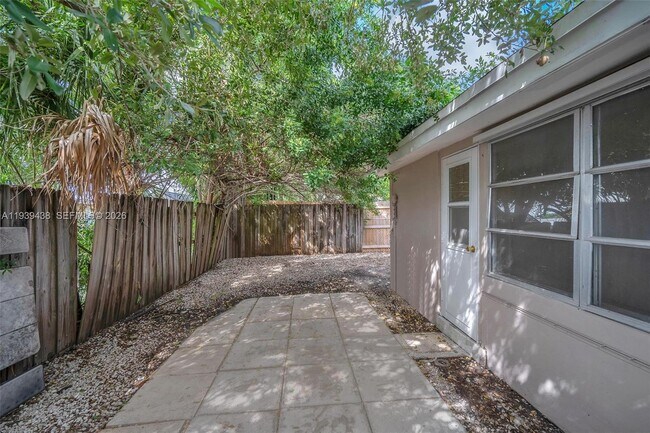 Building Photo - 5133 NE 18th Terrace