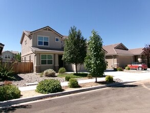 Building Photo - Beautiful 4 bedroom, 2-1/2 bath home in Wingfield Springs
