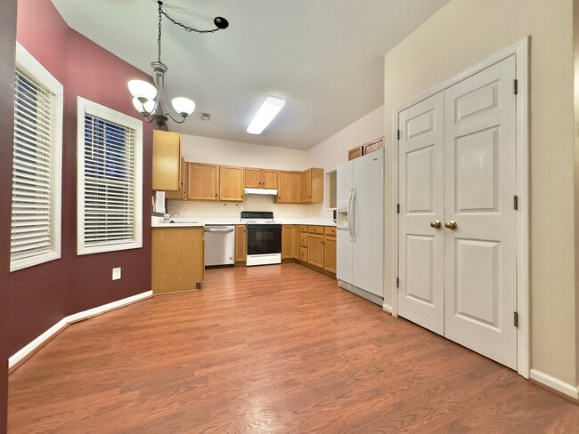 Building Photo - Charming Townhouse in Prime Morrisville Lo...