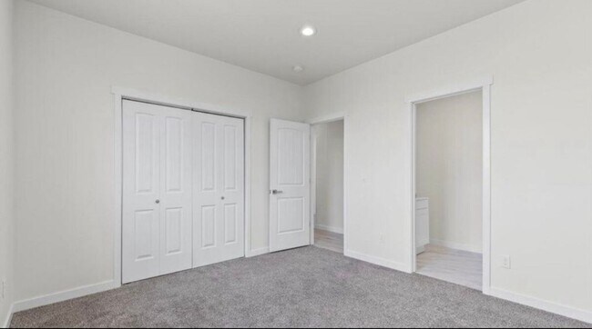 Building Photo - 505 N 80th Ave