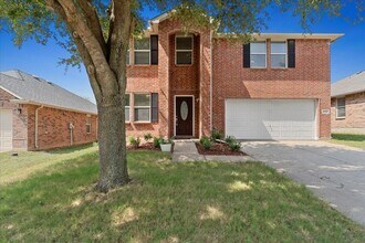 Building Photo - Move in ready! 3-bed 2.5-bath 2354 sqft 2-...