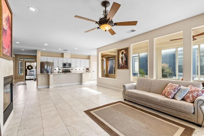 Building Photo - 351 Spyglass Dr