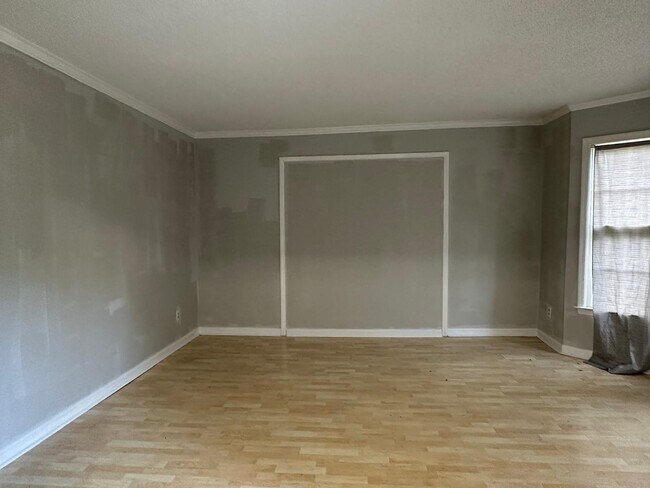 Building Photo - 8588 Kettering Dr