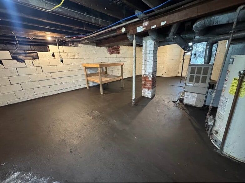 Building Photo - 1216 14th St NW
