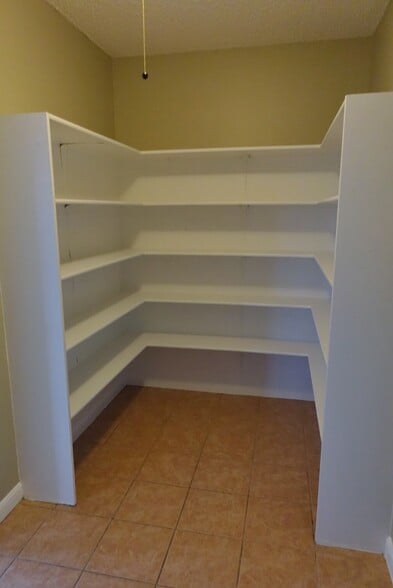 Large kitchen pantry/laundry room - 4507 Sherwood Way