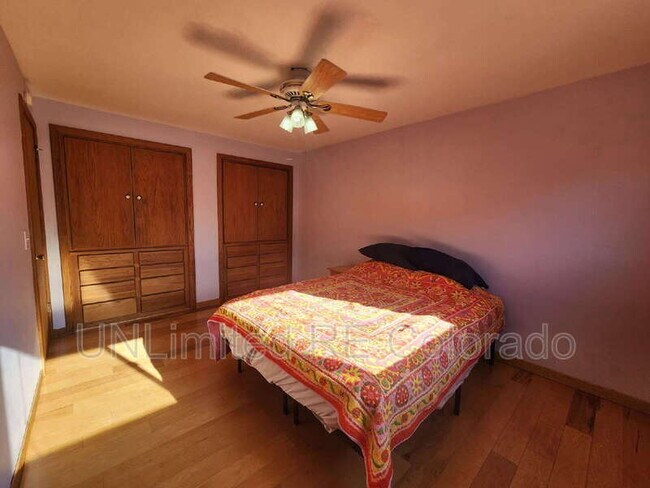 Building Photo - 230 S Brentwood St