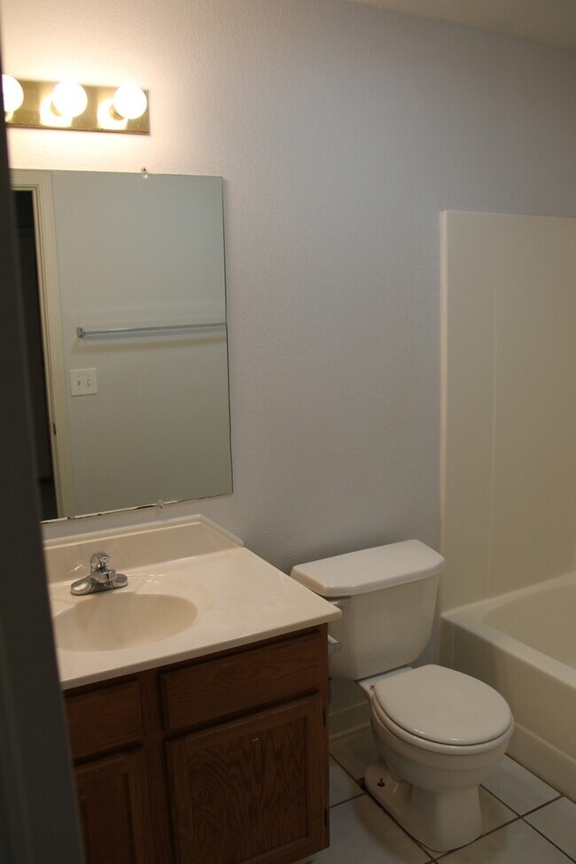 Building Photo - Town Home in Holt, MO