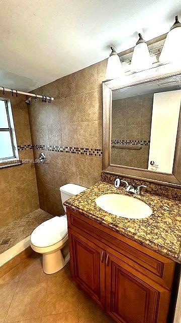 Building Photo - 10176 Twin Lakes Dr