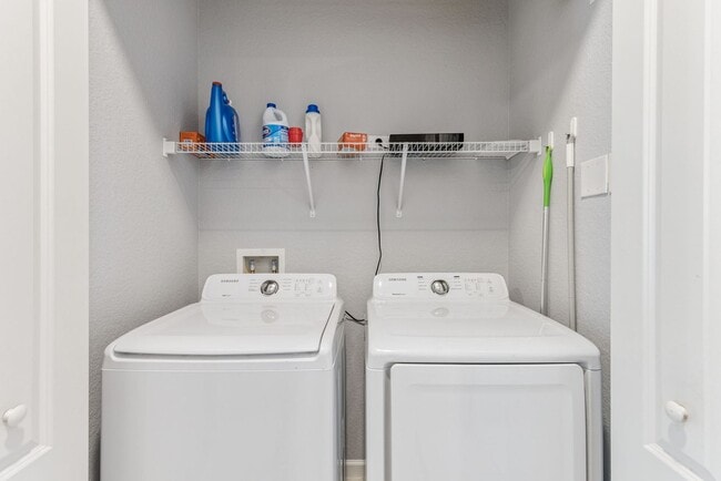 Building Photo - Updated 2/2 with attached 1 car garage right in Baldwin Park!