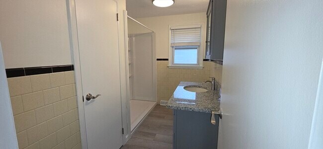 Building Photo - 3 Maple Ave