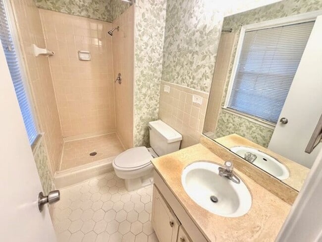 Building Photo - Now Leasing a 3-bedroom 2.5 bath Condo/Townhome