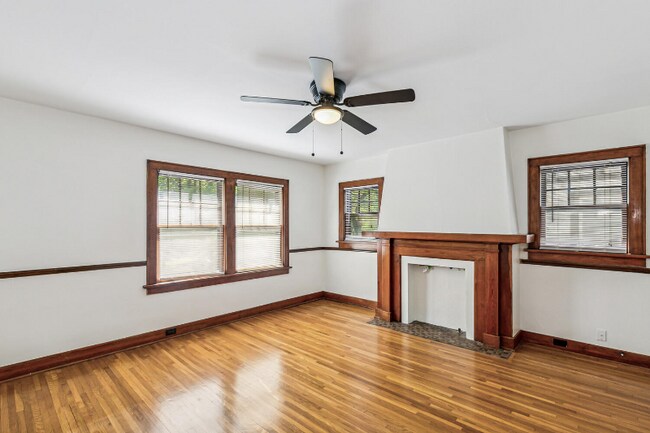 Building Photo - 213 S Belmont St