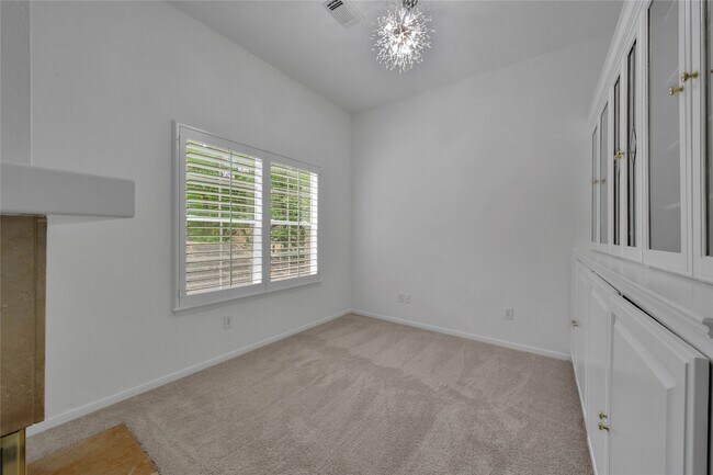 Building Photo - 7 Churchdale Pl