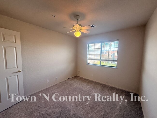 Building Photo - 139 Greenbriar Way