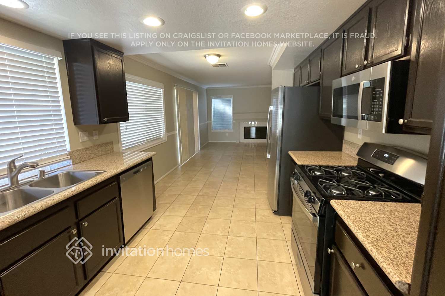 Building Photo - 3120 Crowne Dr