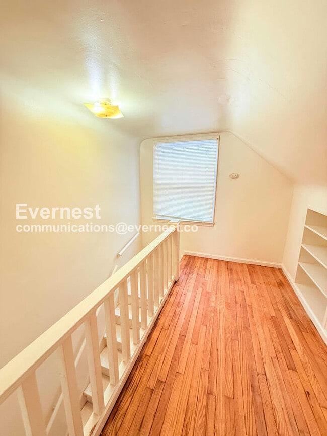 Building Photo - 8431 Rosemont Ave