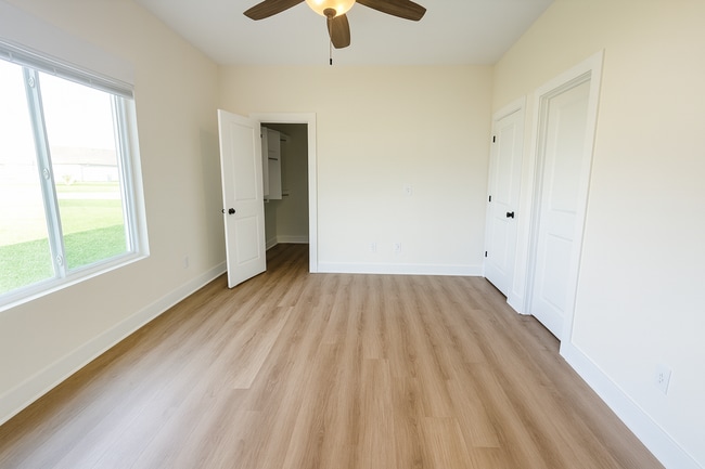 Building Photo - 3803/05 Bluelake