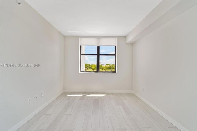 Building Photo - 555 NE 8th St