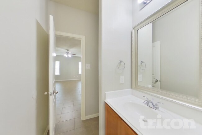 Building Photo - 2122 Hackberry Bank Ln