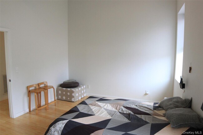 Building Photo - 217 Main St