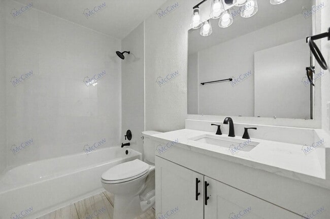 Building Photo - 822 Wildwood Ln