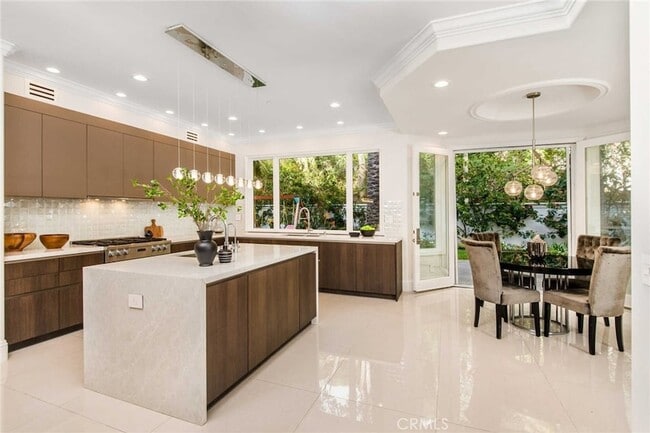 Building Photo - 1756 Clear View Dr