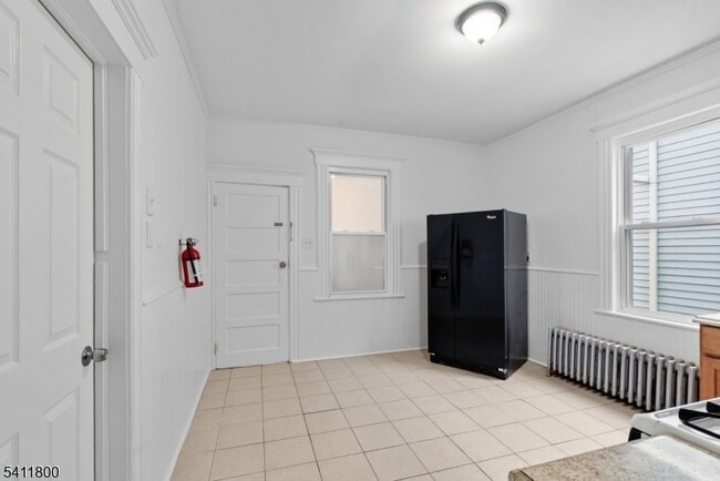 Building Photo - 315 E 18th St