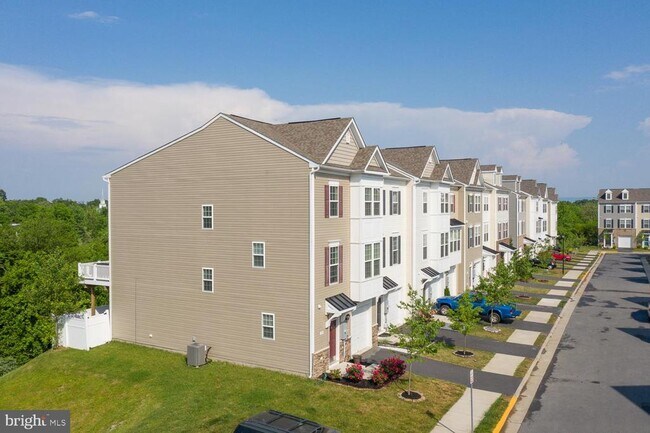 Building Photo - 155 Schramm Lp