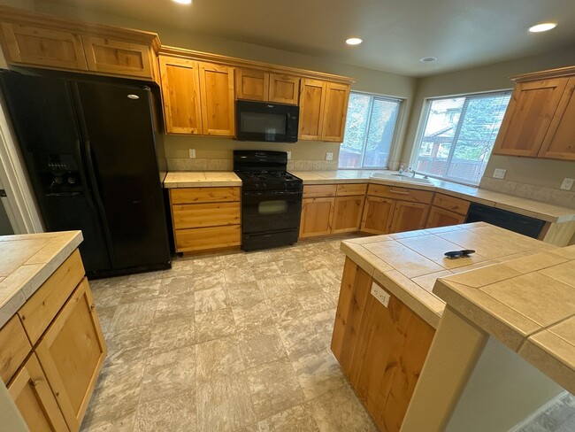 Building Photo - $500 Off 1st MONTH'S RENT, Eastside House,...