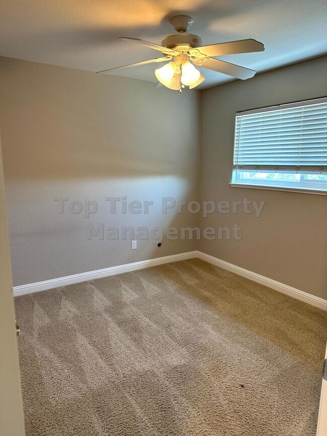 Building Photo - Spacious 4 Bed / 2.5 Bath / 2,106 Sqft Mar...