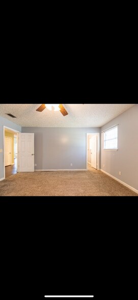 Building Photo - 6065 Val Del Rd