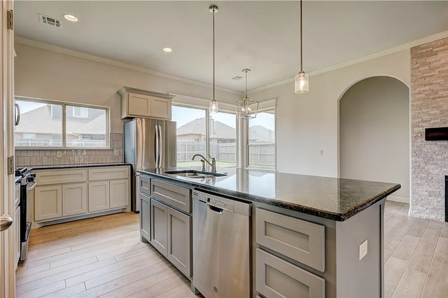 Building Photo - Charming 3-Bedroom Home with 3-Car Garage in Moore!