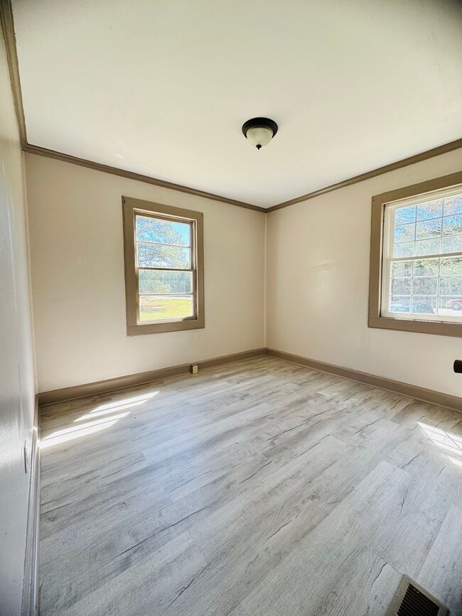 Building Photo - Convenient and Comfy home in Franklinton