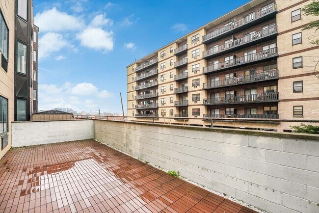 Building Photo - 29 1st St