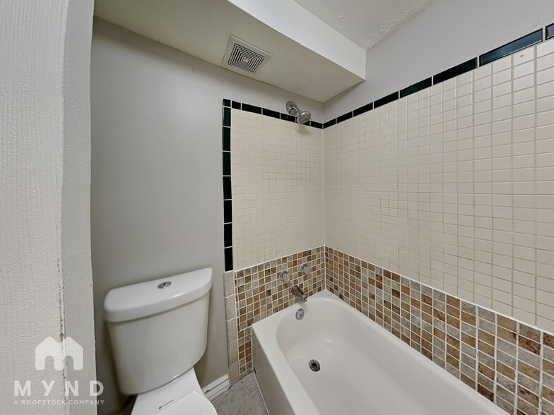 Building Photo - 4990 Muirkirk Rd