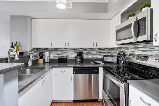Building Photo - 103 Yacht Club Way
