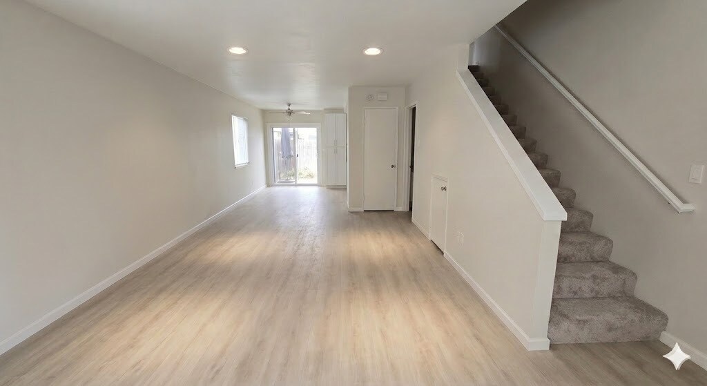 Building Photo - 4165 Tiberon Dr