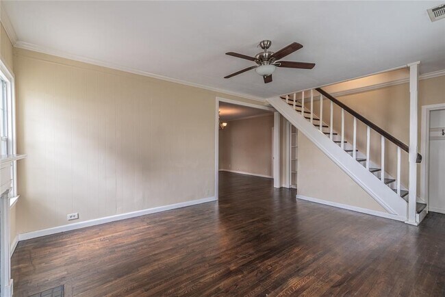 Building Photo - 2233 N MacGregor Way
