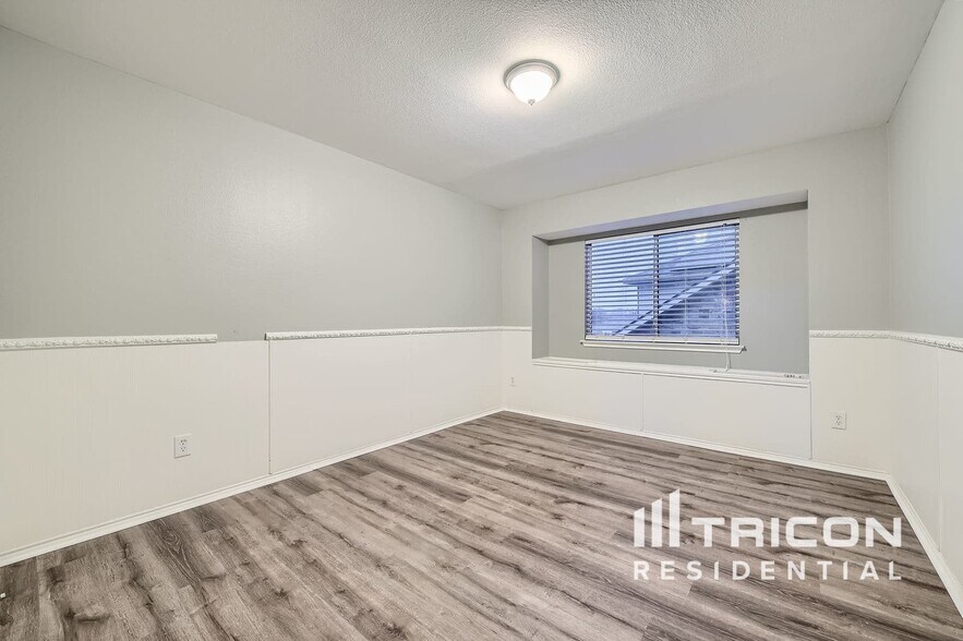 Building Photo - 220 Flatwood Dr