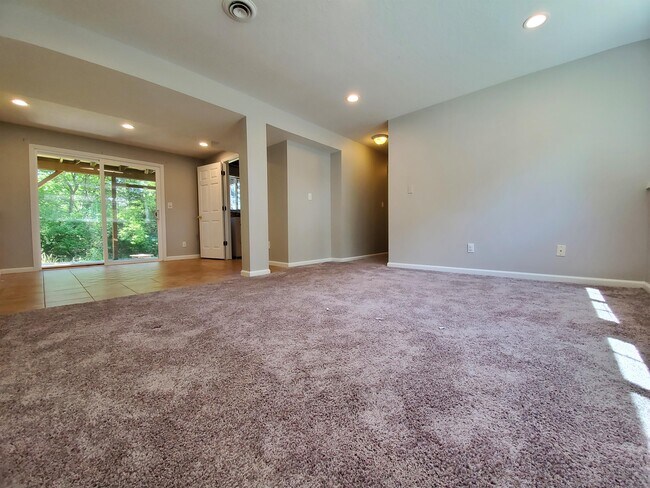 Building Photo - 627 36th St SW