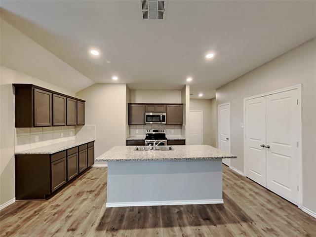 Building Photo - 2603 Hutchins Dr