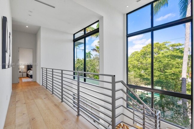 Building Photo - 2700 NE 18th St