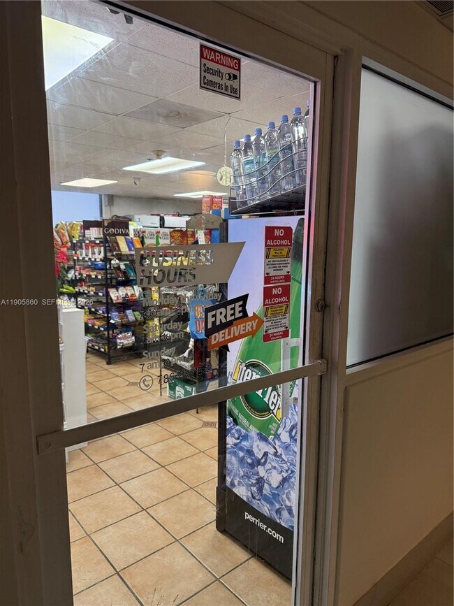 Building Photo - 540 Brickell Key Dr