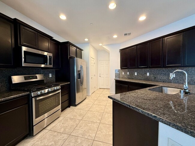 Building Photo - 4 BED, 2.5 BATH, 2 CAR-GARAGE, TWO-STORY, SINGLE FAMILY HOME FOR RENT w/ COMMUNITY POOL & SPA