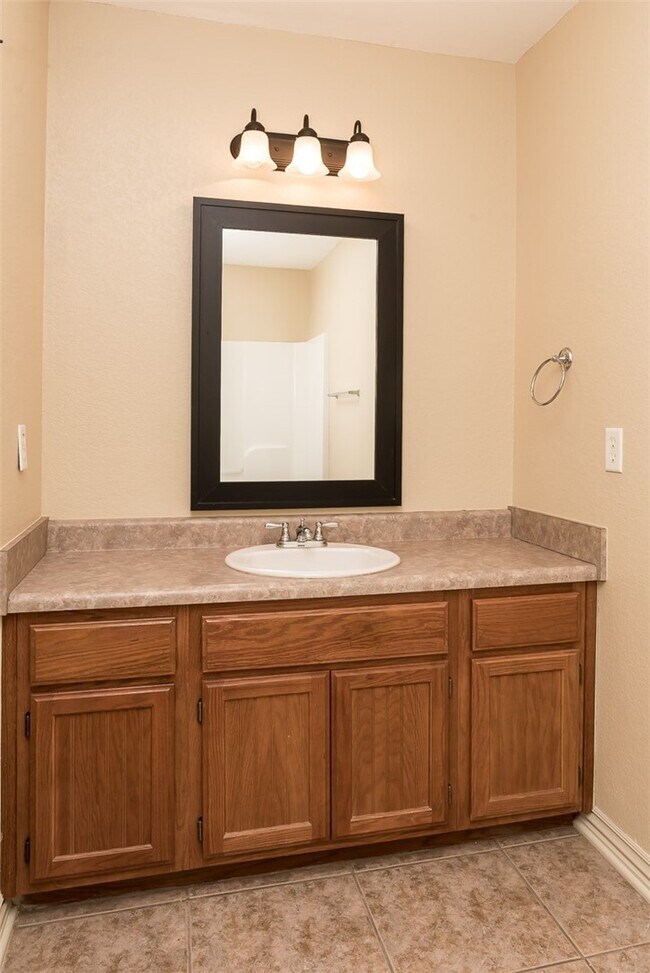 Building Photo - 4040 Glenstone Terrace
